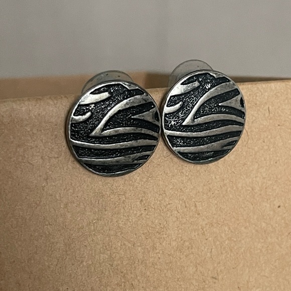 BKE Stud Earrings Stud Buckle Zebra Print Gunmetal Silver Black Round Button - Picture 2 of 6
